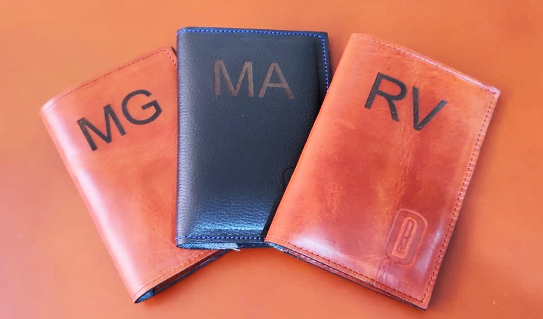 porta pasaporte personalizado de piel